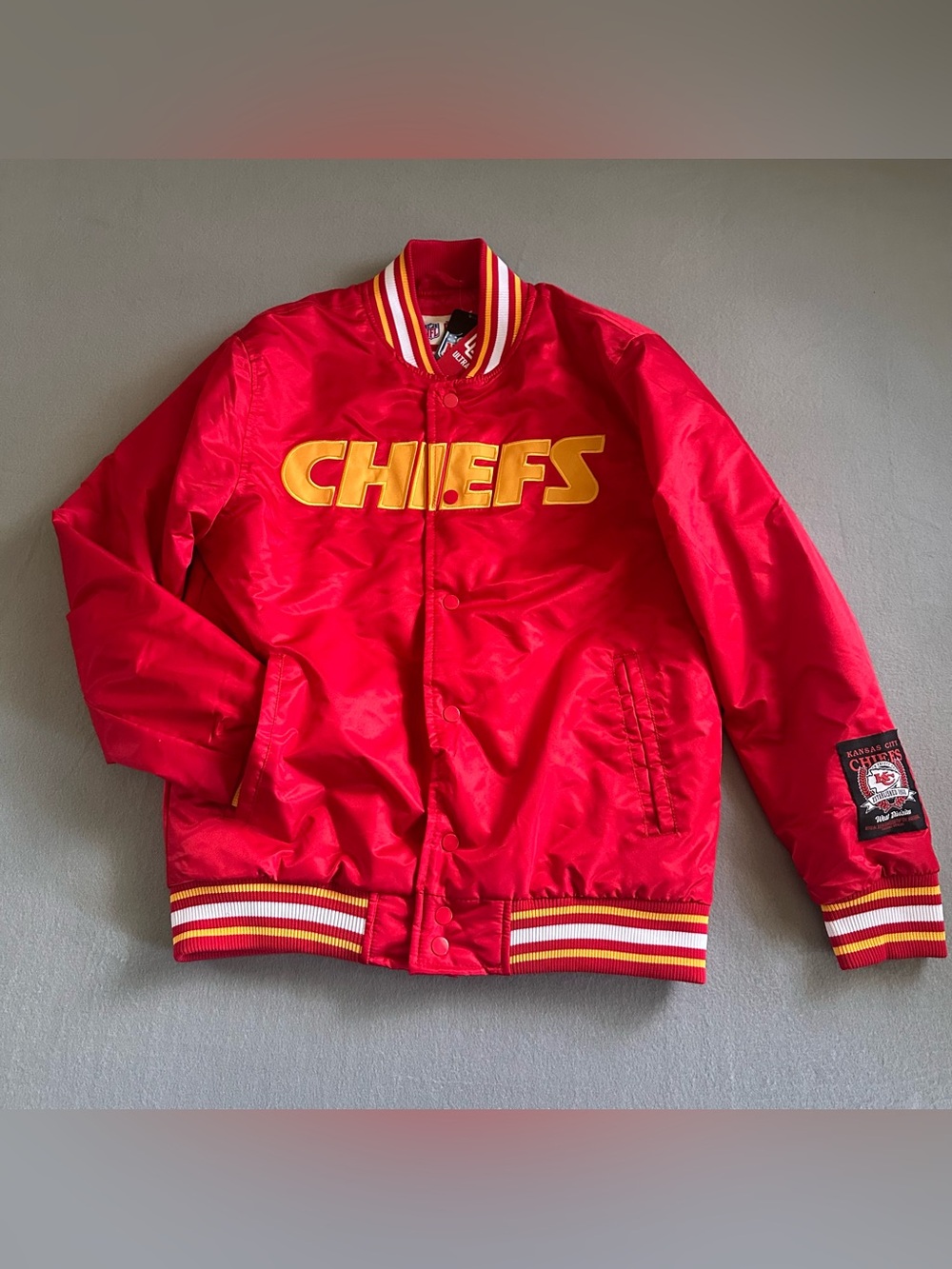 Kansas City Chiefs Adult NFL Ultra Game Satin Bomber Jacket Red Size Small NWT